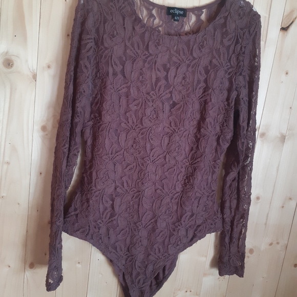 Beautiful wore twice - Picture 3 of 8